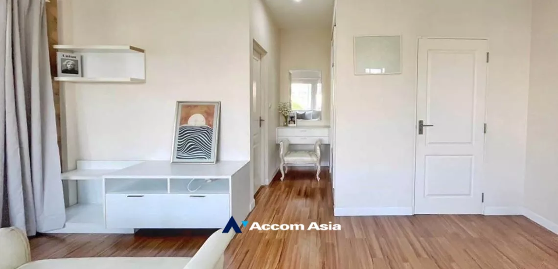 9  3 br House For Rent in pattanakarn ,Bangkok BTS On Nut AA34403