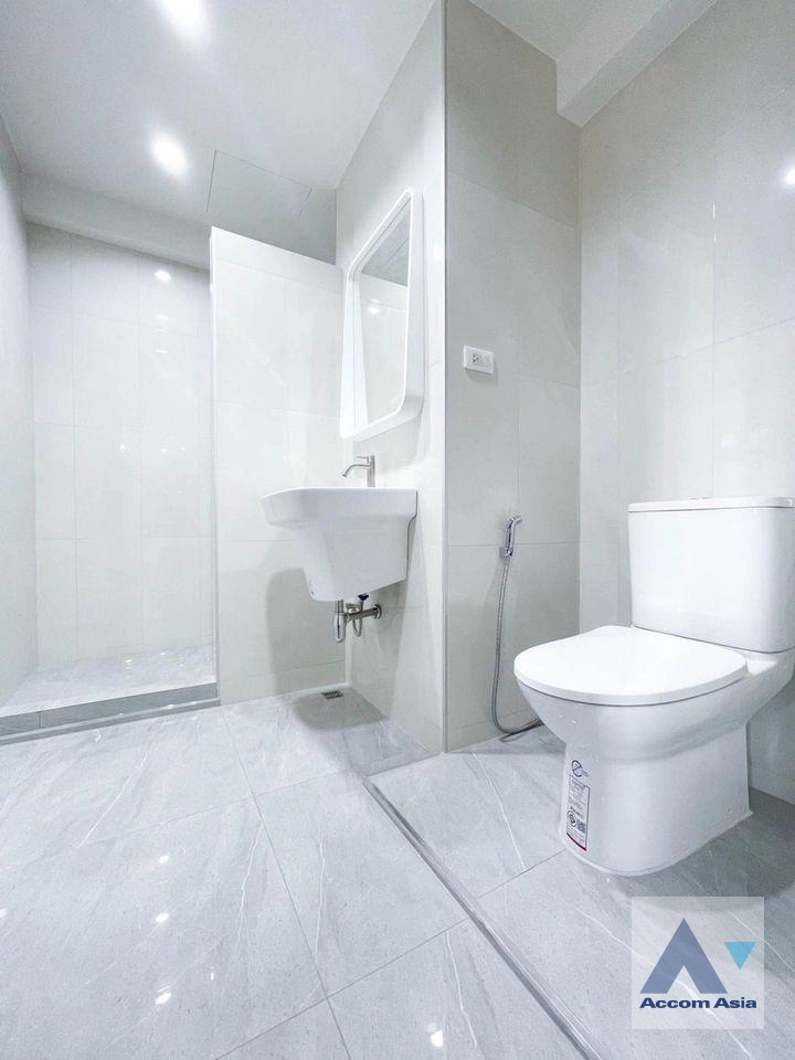 7  2 br Condominium For Sale in Sukhumvit ,Bangkok BTS Nana at Saranjai mansion AA34412