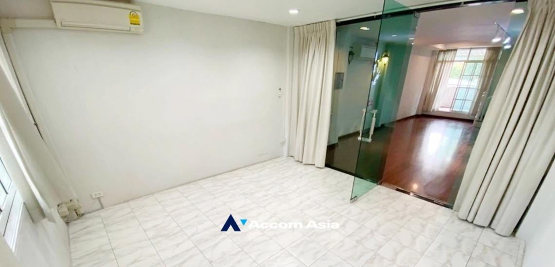 6  5 br Shophouse for rent and sale in Sukhumvit ,Bangkok BTS Ekkamai AA34414