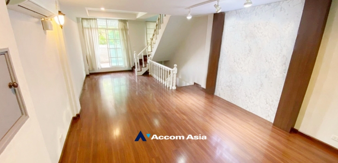 7  5 br Shophouse for rent and sale in Sukhumvit ,Bangkok BTS Ekkamai AA34414