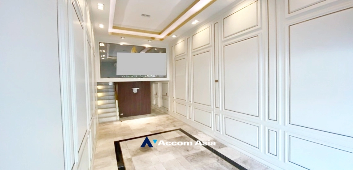  1  5 br Shophouse for rent and sale in Sukhumvit ,Bangkok BTS Ekkamai AA34414