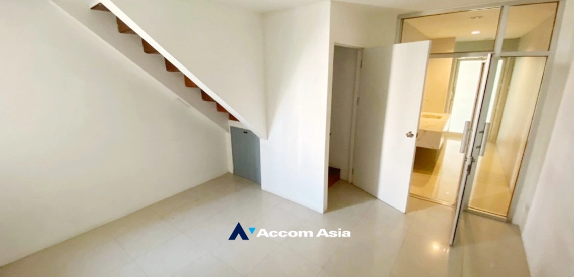 12  5 br Shophouse for rent and sale in Sukhumvit ,Bangkok BTS Ekkamai AA34414
