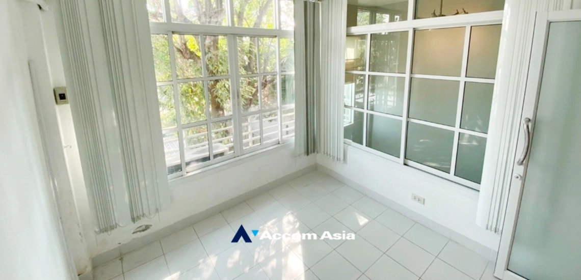 13  5 br Shophouse for rent and sale in Sukhumvit ,Bangkok BTS Ekkamai AA34414