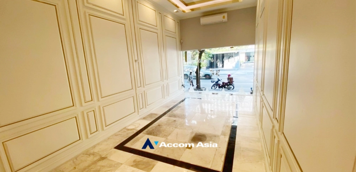  1  5 br Shophouse for rent and sale in Sukhumvit ,Bangkok BTS Ekkamai AA34414