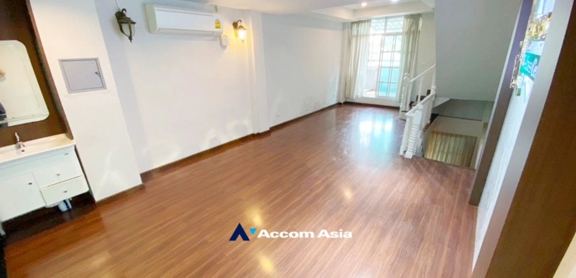 5  5 br Shophouse for rent and sale in Sukhumvit ,Bangkok BTS Ekkamai AA34414