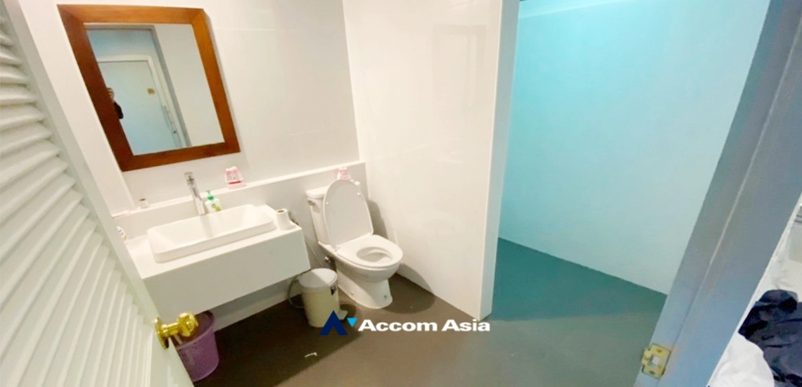 15  5 br Shophouse for rent and sale in Sukhumvit ,Bangkok BTS Ekkamai AA34414