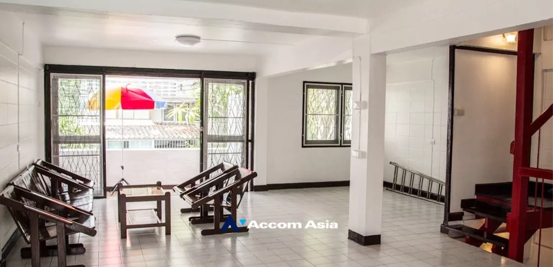 Home Office |  3 Bedrooms  Townhouse For Rent in Sathorn, Bangkok  near BTS Chong Nonsi - BTS Saint Louis (AA34430)