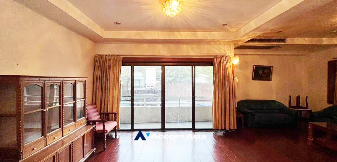  private condo Condominium  3 Bedroom for Rent MRT Sutthisan in Sukhumvit Bangkok