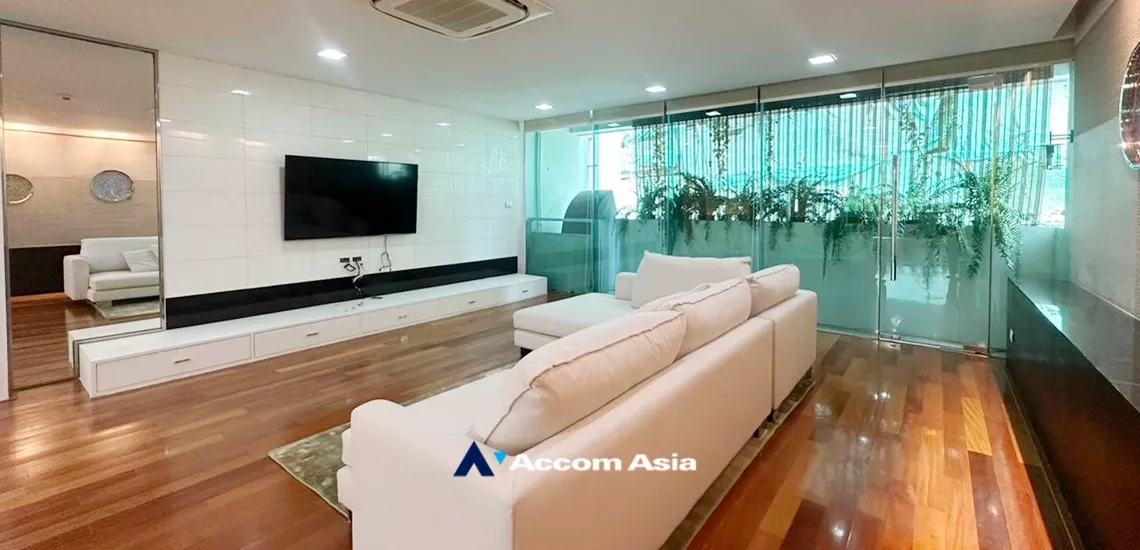  3 Bedrooms  Apartment For Rent in Sukhumvit, Bangkok  near BTS Asok - MRT Sukhumvit (AA34435)