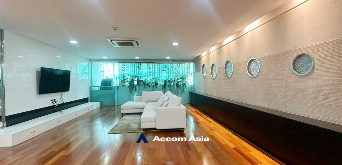 unit 3 Bedrooms  Apartment For Rent & Sale in Sukhumvit, Bangkok  near BTS Asok (AA34435)