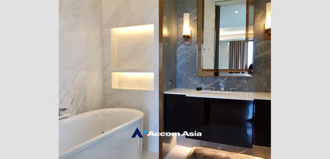 6  3 br Condominium For Rent in Ploenchit ,Bangkok BTS Ploenchit at Sindhorn Tonson AA34445