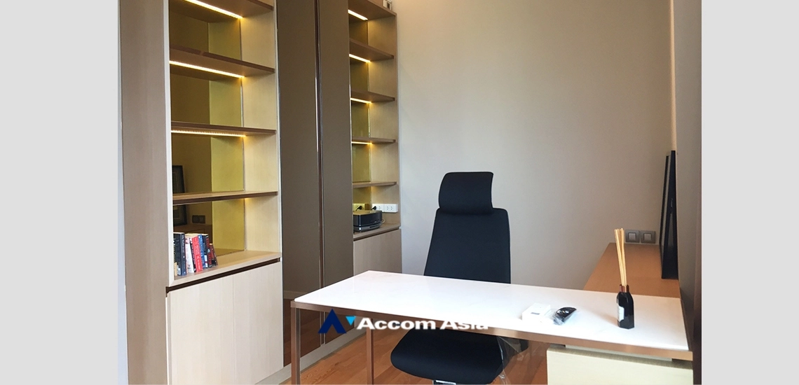 8  3 br Condominium For Rent in Ploenchit ,Bangkok BTS Ploenchit at Sindhorn Tonson AA34445