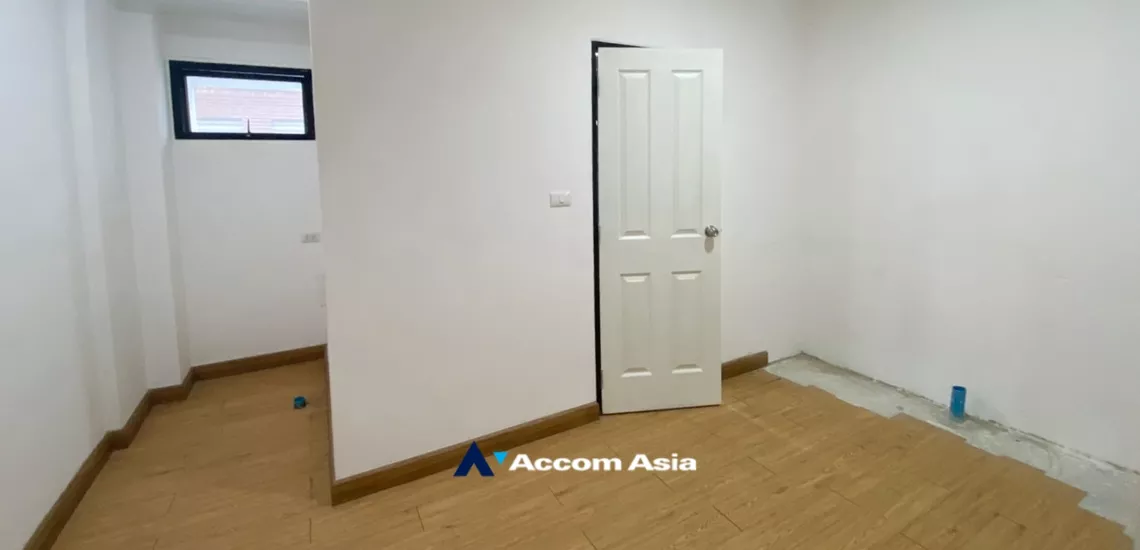 30  5 br Townhouse For Rent in sukhumvit ,Bangkok BTS Phrom Phong AA34449