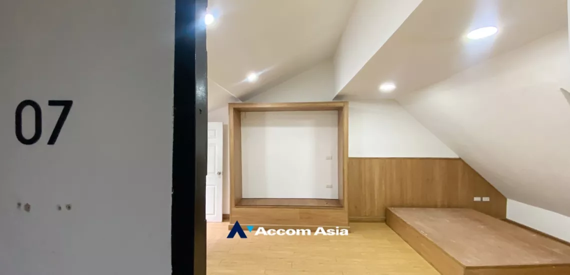 40  5 br Townhouse For Rent in sukhumvit ,Bangkok BTS Phrom Phong AA34449