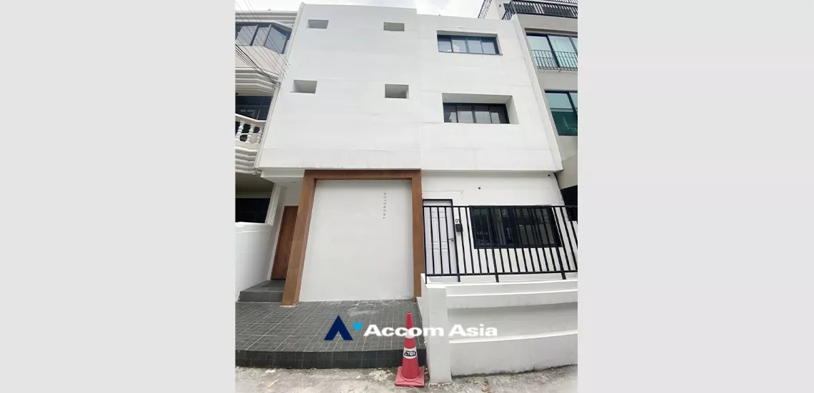 2  5 br Townhouse For Rent in sukhumvit ,Bangkok BTS Phrom Phong AA34449