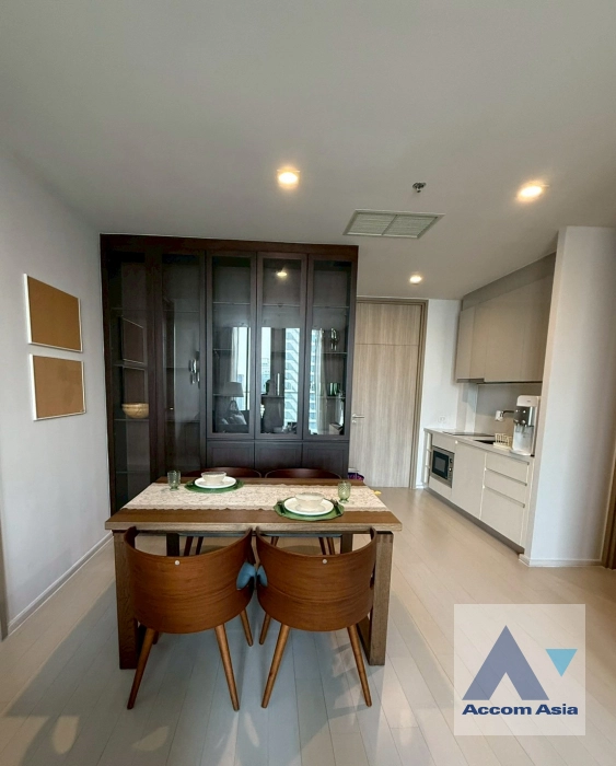 unit 2 Bedrooms  Condominium For Rent in Ploenchit, Bangkok  near BTS Ploenchit (AA34475)
