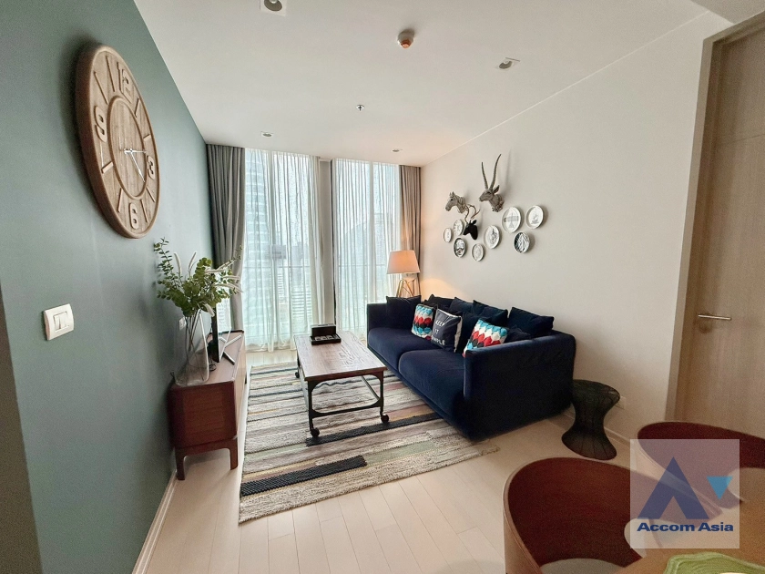 unit 2 Bedrooms  Condominium For Rent in Ploenchit, Bangkok  near BTS Ploenchit (AA34475)