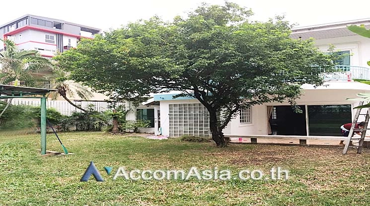 unit 3 Bedrooms  House For Rent & Sale in Sukhumvit, Bangkok  near BTS Phrom Phong (9007501)
