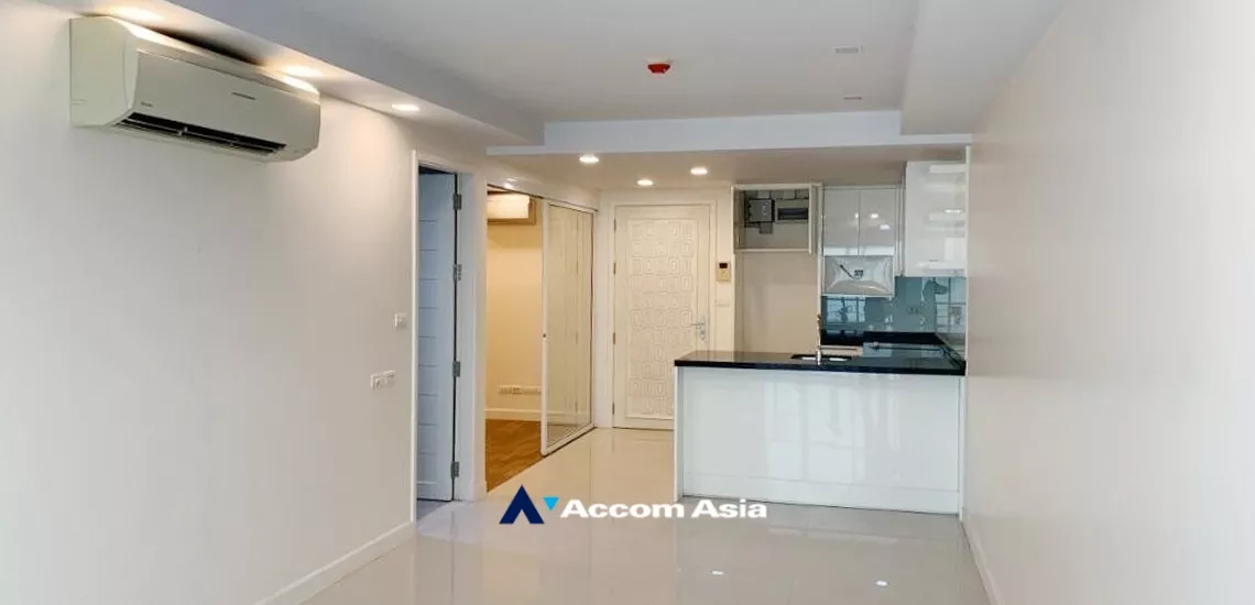  2 Bedrooms  Condominium For Sale in Sukhumvit, Bangkok  near BTS Ekkamai (AA34496)
