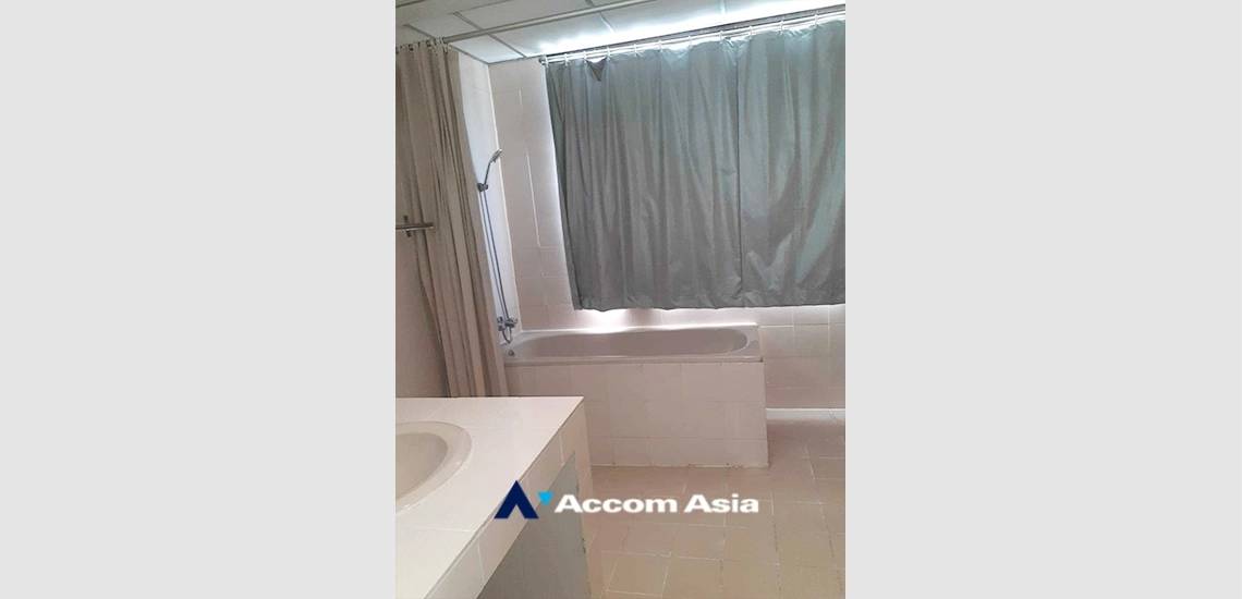 8  3 br Condominium for rent and sale in Silom ,Bangkok BTS Sala Daeng - MRT Silom at SLD Condominium AA34512