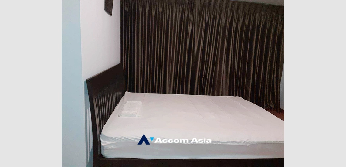 4  3 br Condominium for rent and sale in Silom ,Bangkok BTS Sala Daeng - MRT Silom at SLD Condominium AA34512