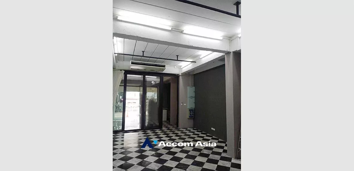 Home Office |  6 Bedrooms  House For Rent in Ratchadapisek, Bangkok  near MRT Phetchaburi (AA34513)