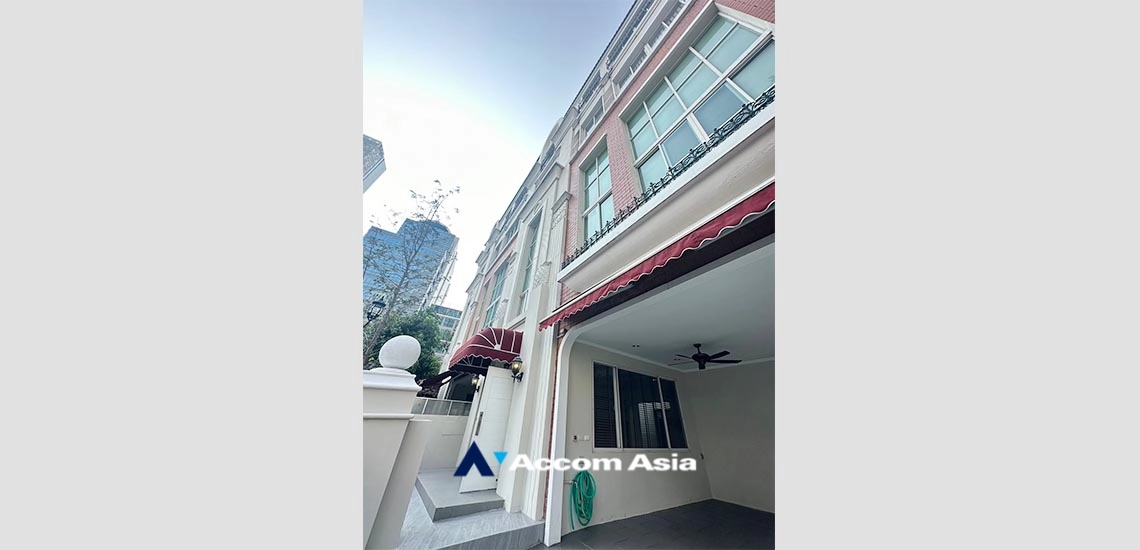 unit 5 Bedrooms  House For Rent & Sale in Sukhumvit, Bangkok  near BTS Thong Lo (AA34525)
