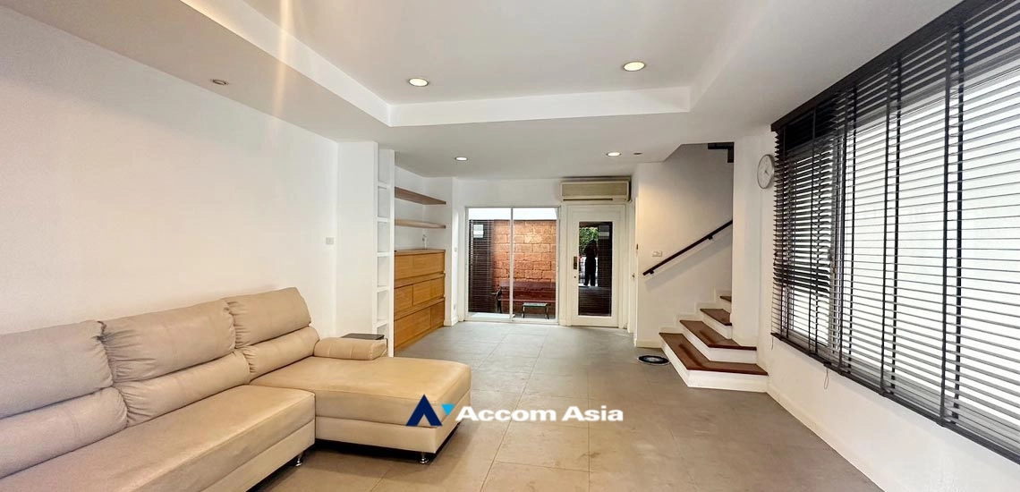 unit 5 Bedrooms  House For Rent & Sale in Sukhumvit, Bangkok  near BTS Thong Lo (AA34525)