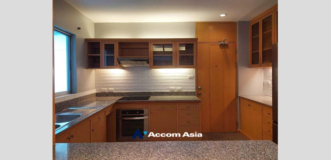 unit 3 Bedrooms  Apartment For Rent in Sathorn, Bangkok  near MRT Lumphini (AA34550)