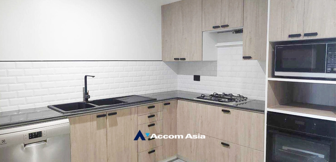 5  4 br Apartment For Rent in Sathorn ,Bangkok BTS Sala Daeng - MRT Lumphini at Children Dreaming Place - Garden AA34552