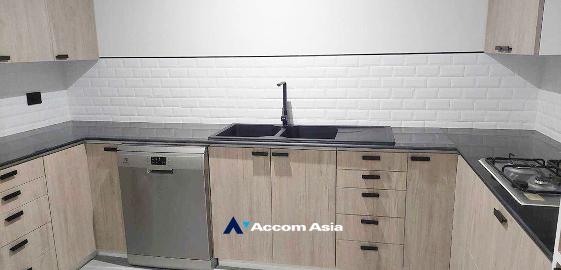 6  4 br Apartment For Rent in Sathorn ,Bangkok BTS Sala Daeng - MRT Lumphini at Children Dreaming Place - Garden AA34552