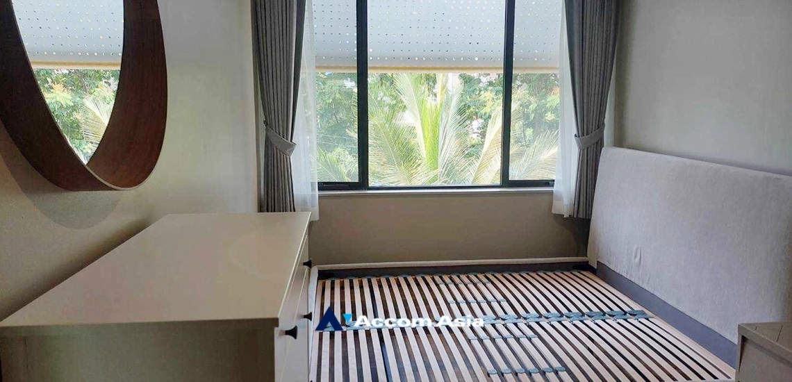 8  4 br Apartment For Rent in Sathorn ,Bangkok BTS Sala Daeng - MRT Lumphini at Children Dreaming Place - Garden AA34552
