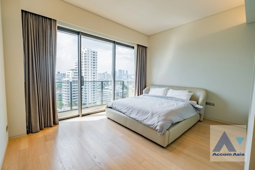 unitModern Condominium with City View Balcony