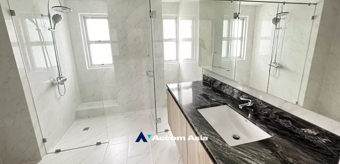 11  4 br Apartment For Rent in Sukhumvit ,Bangkok BTS Asok - MRT Sukhumvit at Newly renovated modern style living place AA34610