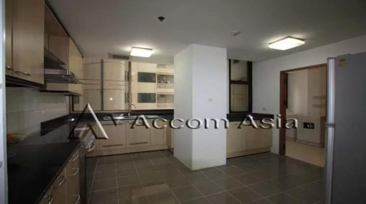 unit 3 Bedrooms  Condominium For Rent in Sukhumvit, Bangkok  near BTS Phrom Phong (24885)