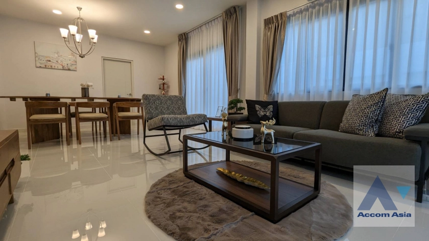 unit 4 Bedrooms  House For Rent in Samutprakan, Samutprakan  (AA34641)