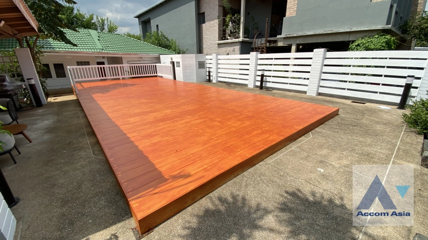 unit 6 Bedrooms  House For Rent & Sale in Pattanakarn, Bangkok  near BTS On Nut (AA34647)