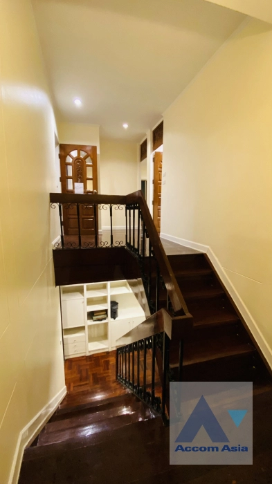 12  6 br House for rent and sale in Pattanakarn ,Bangkok BTS On Nut at Panya Pattanakarn Village AA34647