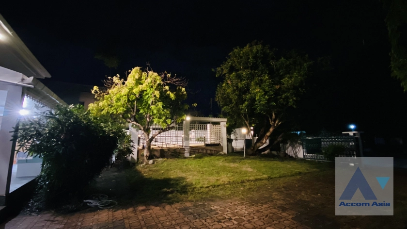 unit 6 Bedrooms  House For Rent & Sale in Pattanakarn, Bangkok  near BTS On Nut (AA34647)