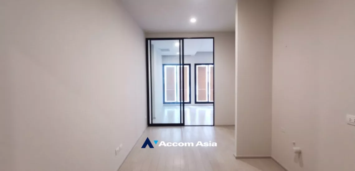  1 Bedroom  Condominium For Sale in Ploenchit, Bangkok  near BTS Ploenchit (AA34660)