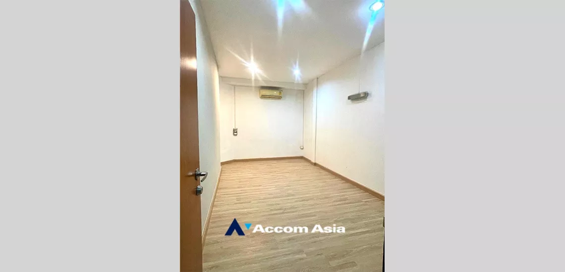 6  4 br Townhouse For Sale in sathorn ,Bangkok BTS Chong Nonsi AA34665