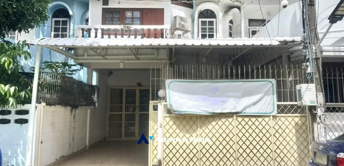  4 Bedrooms  Townhouse For Sale in Sathorn, Bangkok  near BTS Chong Nonsi (AA34665)