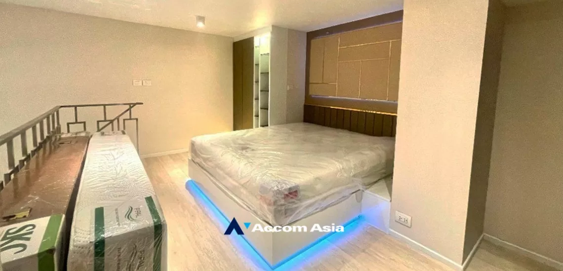 7  1 br Condominium For Sale in Silom ,Bangkok BTS Surasak at The Lofts Silom AA34666
