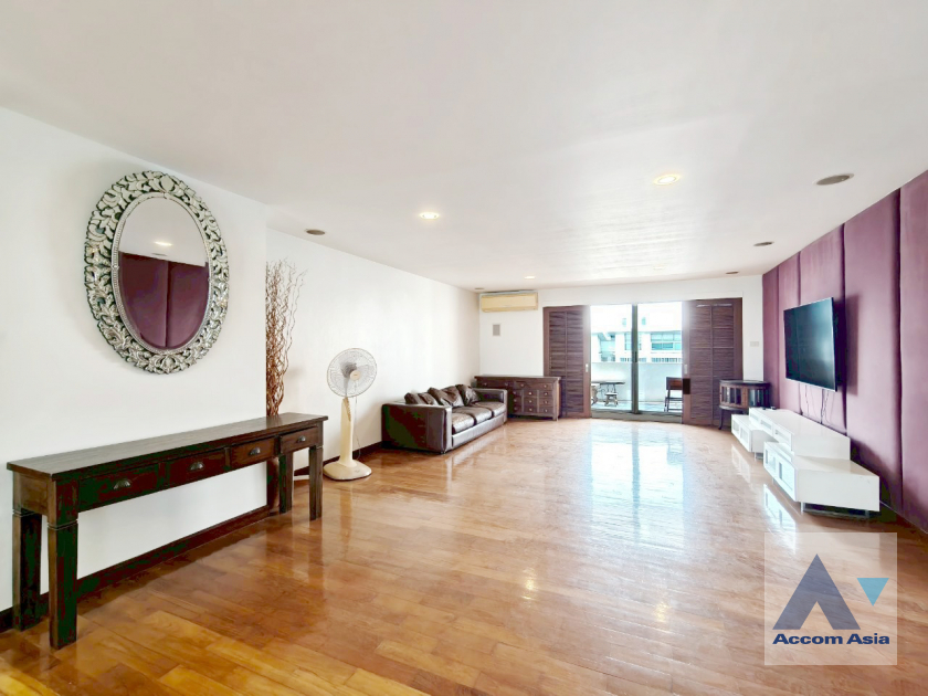 Big Balcony condominium for rent in Sukhumvit, Bangkok Code AA34668