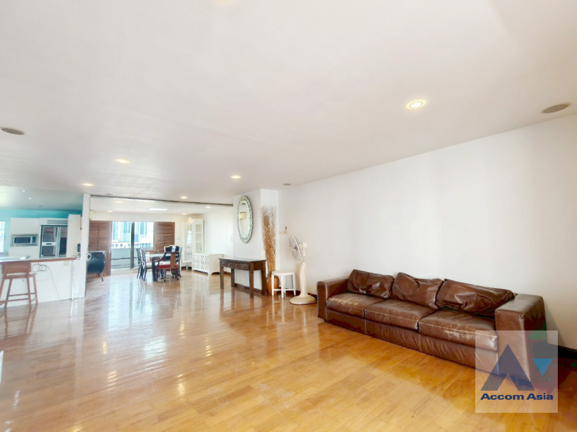 Big Balcony condominium for rent in Sukhumvit, Bangkok Code AA34668