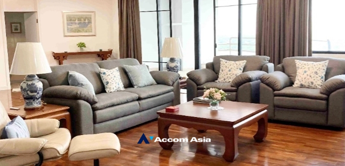  Royal River Place Condominium  3 Bedroom for Rent BRT Wat Dan in Sathorn Bangkok