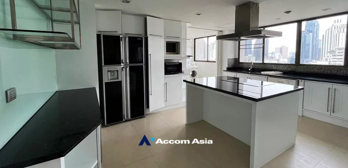  4 Bedrooms  Apartment For Rent in Sukhumvit, Bangkok  near BTS Asok - MRT Sukhumvit (AA34719)