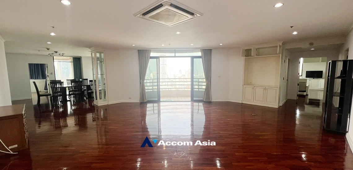 unitBright city condo with parquet floors and white interior at Ruamsuk (24893)