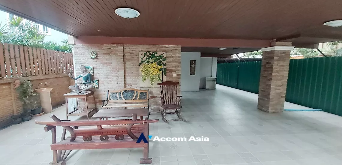 Pet friendly |  5 Bedrooms  House For Rent in Sukhumvit, Bangkok  near BTS Thong Lo (AA34724)