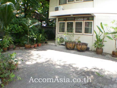 unit 3 Bedrooms  House For Rent in Sukhumvit, Bangkok  near MRT Khlong Toei (94895)